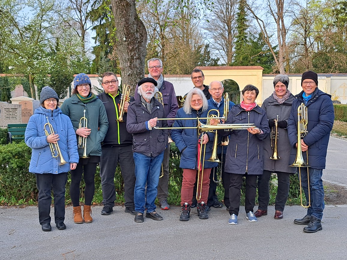 Der Posaunenchor auf dem Friedhof