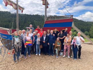 Gruppenfoto der  Mitfahrenden der Familienfreizeit 