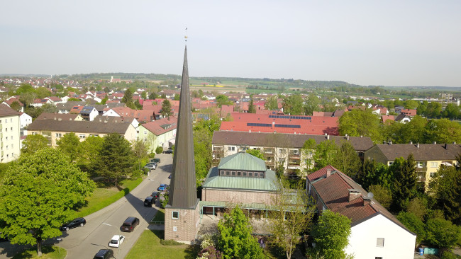 Auferstehungskirche mit Wolfgangsviertel von oben