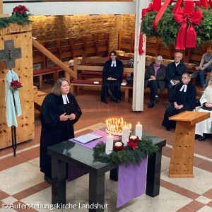 Pfrin. Ranninger begrüßt die Festgemeinde